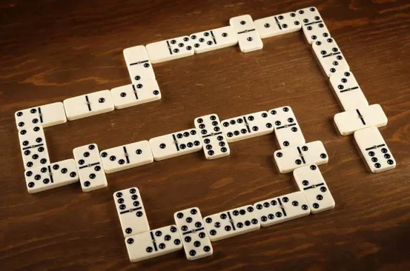 Domino trực tuyến là một trò chơi bài phổ biến trên internet