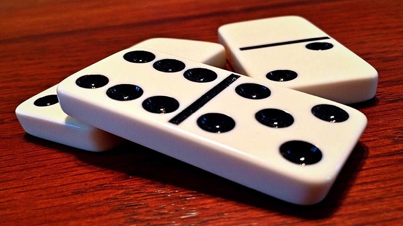 huong dan cach choi luat choi domino truyen thong don gianabccc 800x450 1 1 - Review chi tiết cách chơi Domino và kinh nghiệm cần biết
